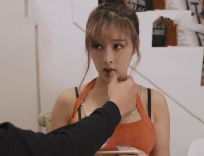 Rạch lỗ cái con mẹ gái mới quen qua mạng ngay cái lần đầu cái đéo chịu nhịn